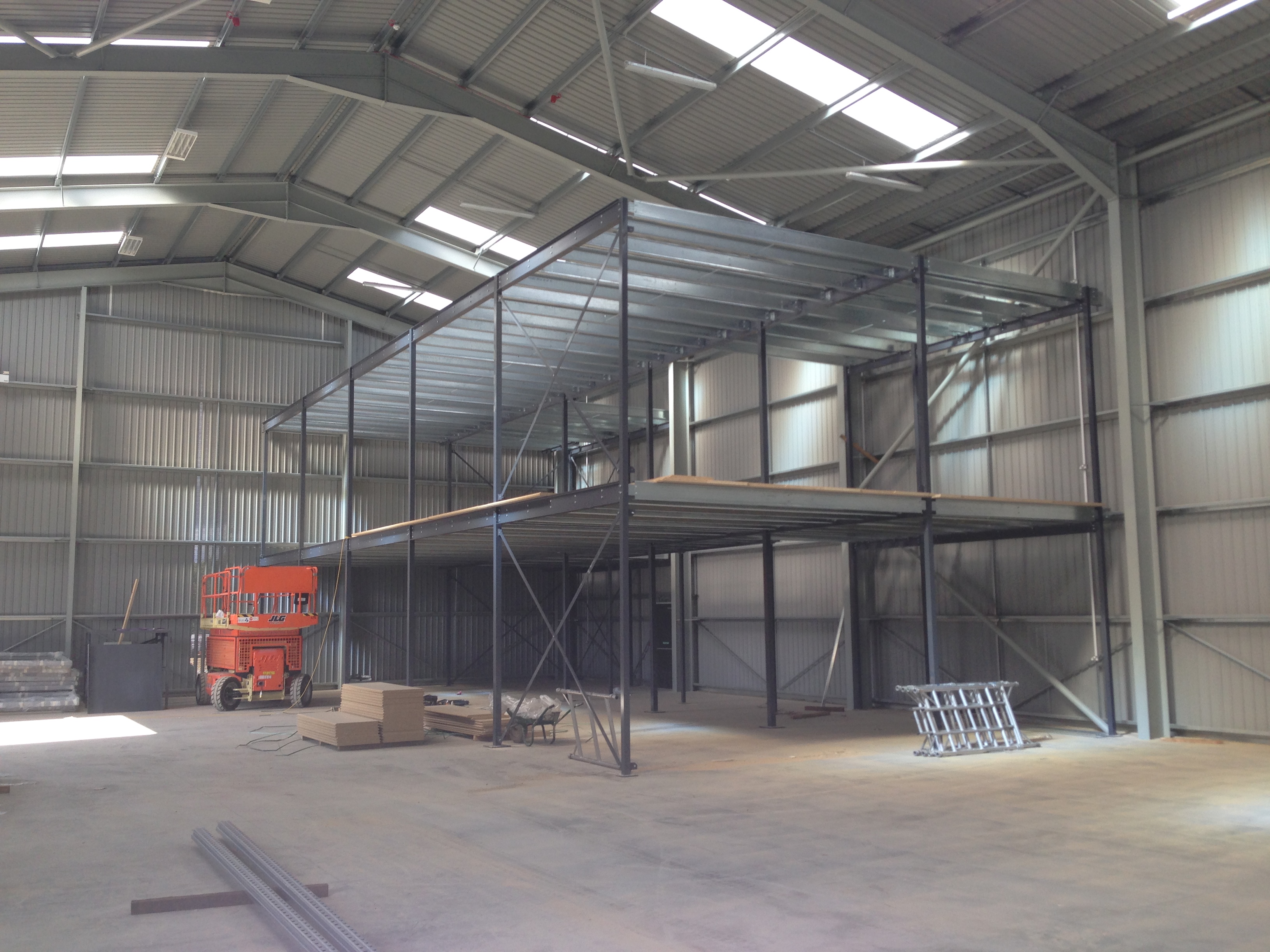 Warehouse &amp; Mezzanine Floors - Warehouse Storage Solutions ...